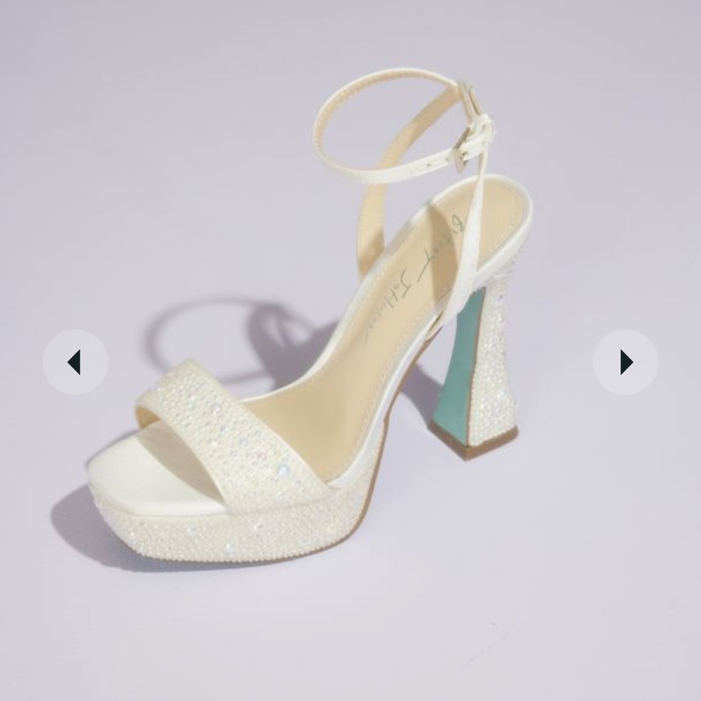 NWT! Betsey Johnson Heel!